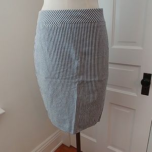 J Crew seersucker cream/blue pencil skirt lined